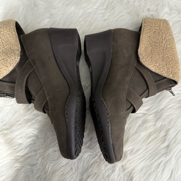 A2 Aerosoles Music Tor Ankle Suede Wedge Boots Brown Wedge Ankle Boots Size 9 - Picture 4 of 8